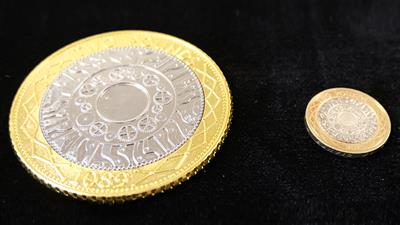 JUMBO 2 (pound sterling) coin - Trick